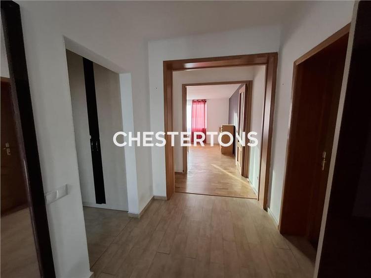Casă individuală cu 5 camere cu Garaj în Corbeanca