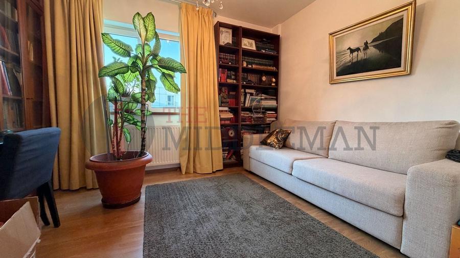 Apartament cu 5 camere decomandat, mobilat în Băneasa