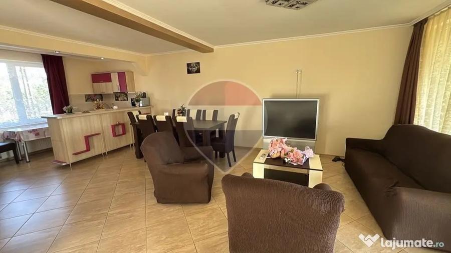 Casă cu 5 camere cu Teren 535 Mp în Sântandrei