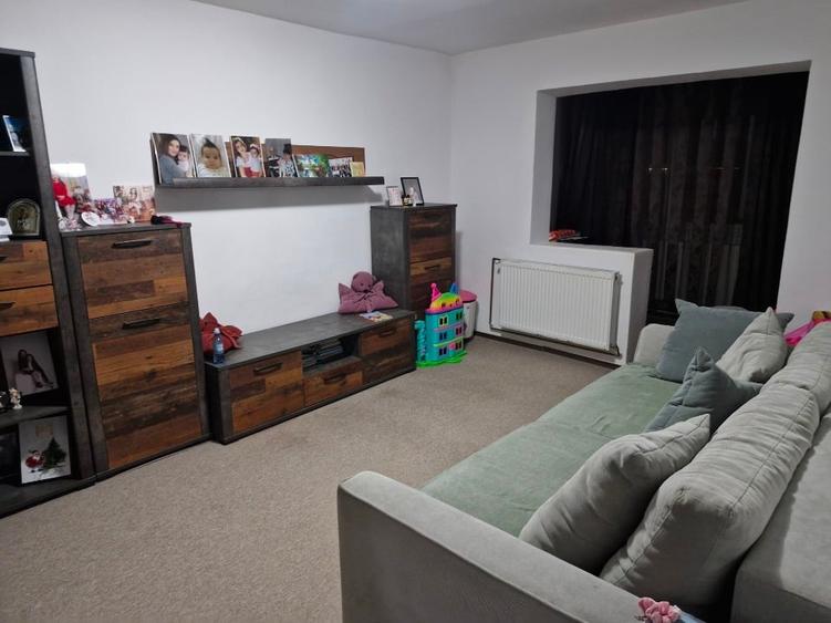 Apartament cu 3 camere decomandat, mobilat în Central