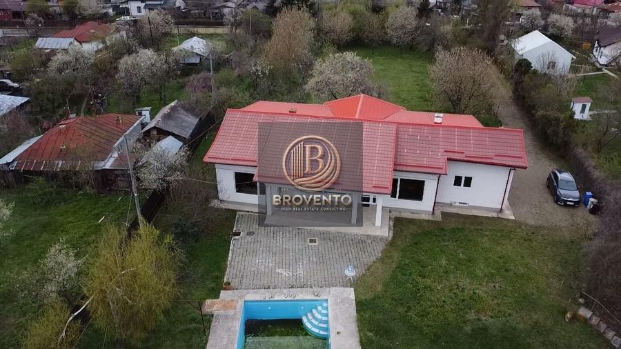 Casă individuală cu 12 camere cu Piscina în Central