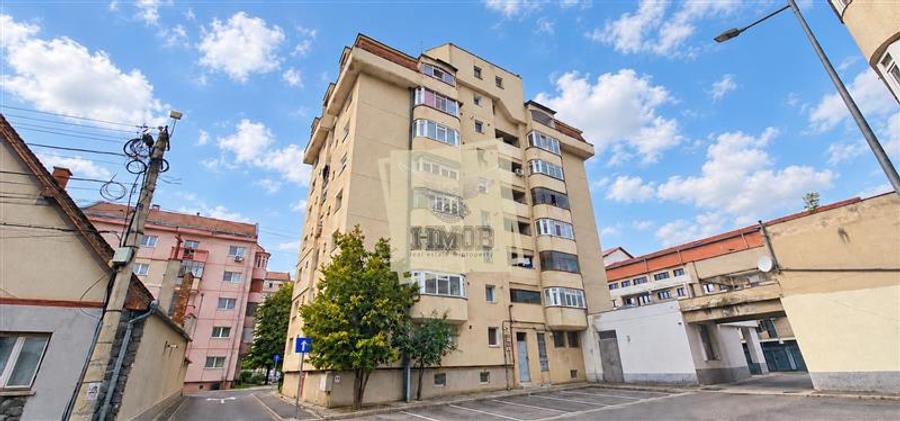 Apartament cu 4 camere decomandat, mobilat în Turnișor