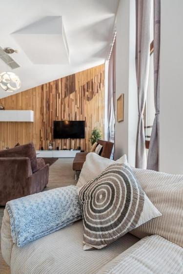 Penthouse cu 4 camere decomandat în Poiana Brașov
