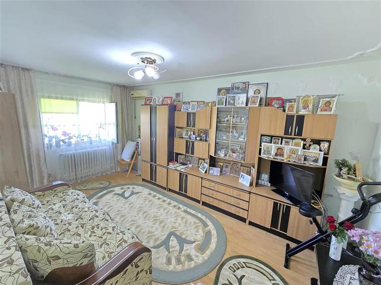 Apartament cu 2 camere decomandat în Mircea cel Bătrân
