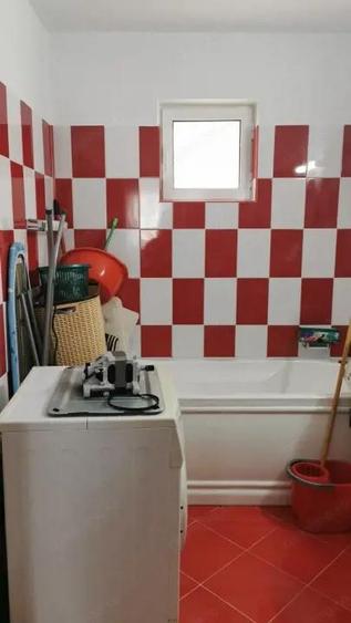 Apartament cu 2 camere semidecomandat în Prelungirea Craiovei