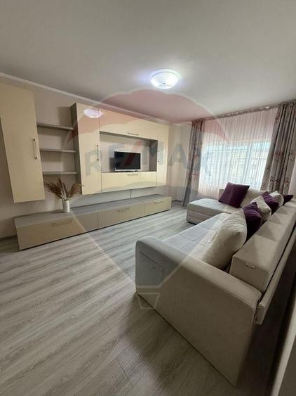 Apartament cu 2 camere decomandat, mobilat în Central