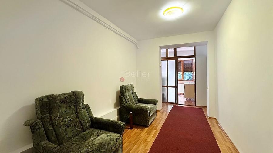 Apartament cu 3 camere semidecomandat, mobilat în Poiana Brașov