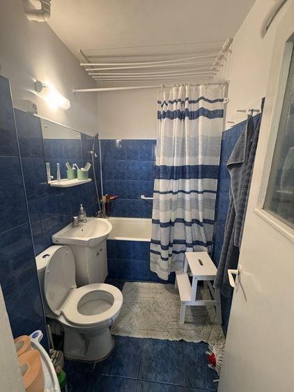 Apartament cu 3 camere semidecomandat în Tătărași