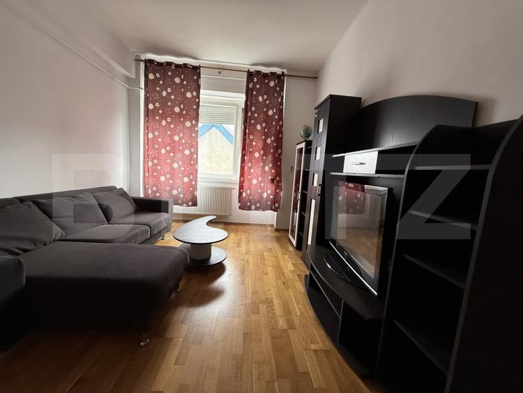 Apartament cu 2 camere semidecomandat, mobilat în Micro 17