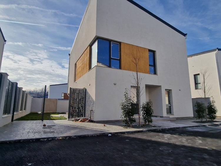 Casă individuală cu 6 camere cu Canalizare în Tunari