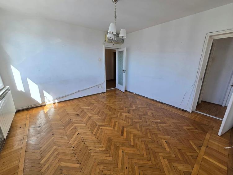 Apartament cu 3 camere decomandat în Gara de Nord