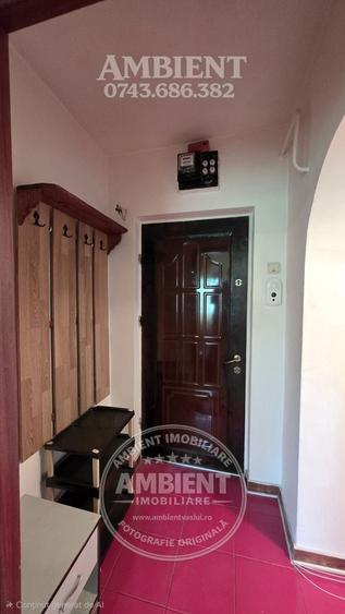 Apartament cu 3 camere semidecomandat, mobilat în Central
