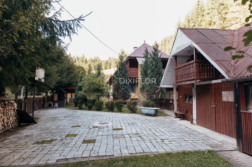 Casă individuală cu 7 camere cu Canalizare în Stânceni