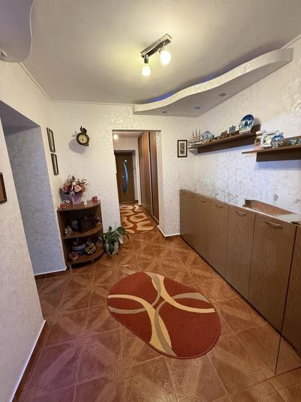 Apartament cu 3 camere decomandat în Tomești