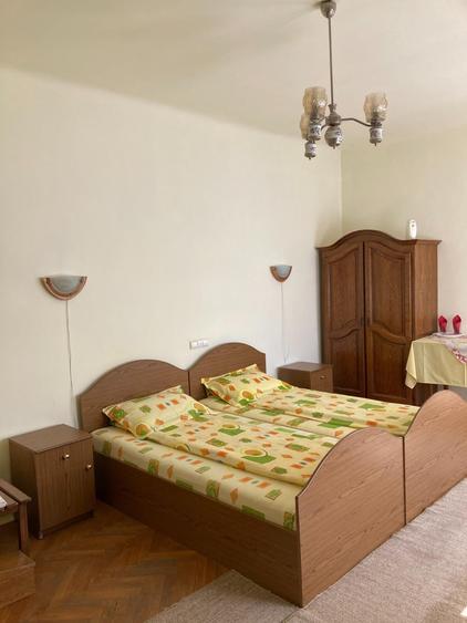 Casă cu 12 camere cu Canalizare în Bușteni