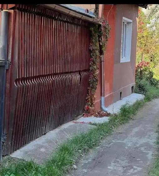 Casă cu 5 camere în Central