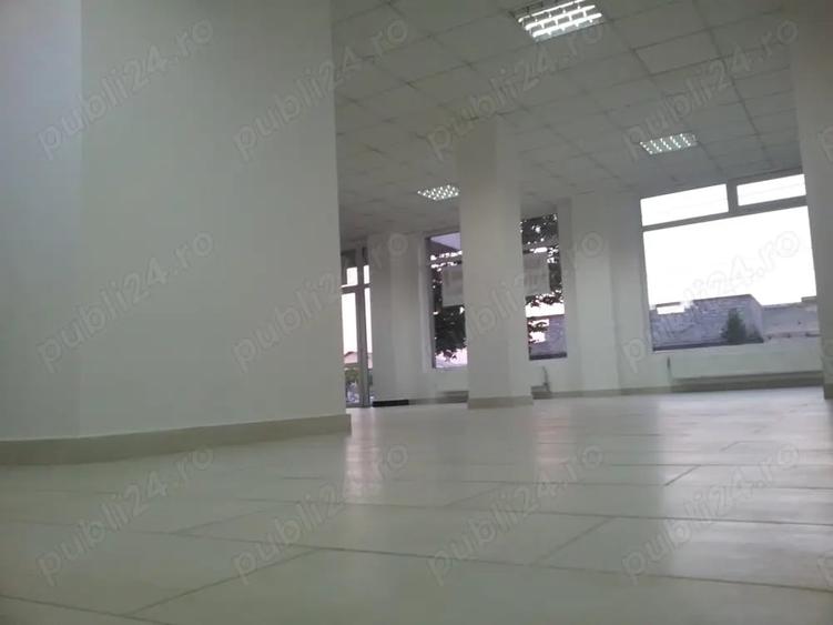Spațiu comercial, de 200 mp, în Central