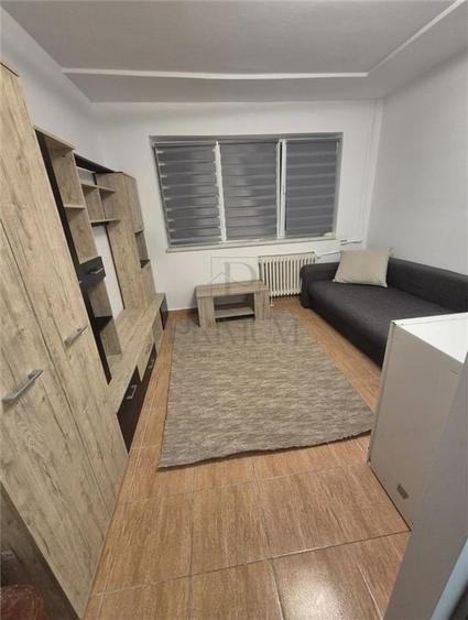 Garsonieră decomandată, mobilată în UMT