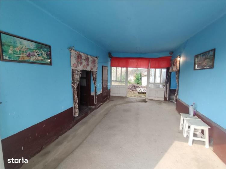 Casă cu 4 camere în Socol