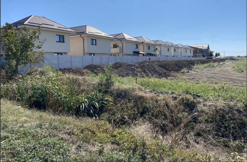 Teren Construcții intravilan de 600 mp, în Odăi