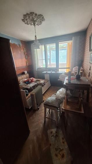 Apartament cu 3 camere semidecomandat în Drumul Taberei