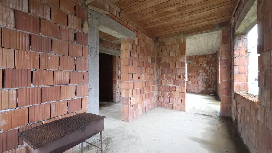 Casă individuală cu 6 camere cu Canalizare în Curtici