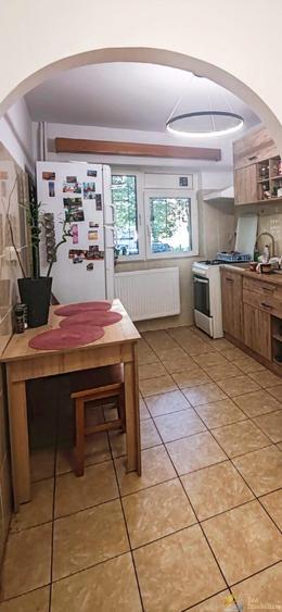 Apartament cu 4 camere decomandat în Titulescu