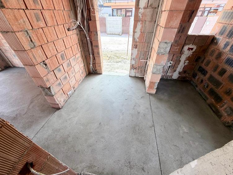 Casă individuală cu 4 camere cu Canalizare în Sud