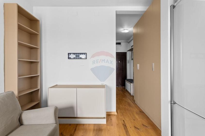 Apartament cu 2 camere semidecomandat, mobilat în Central