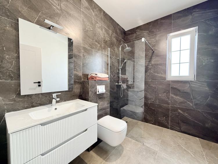 Duplex cu 4 camere cu Teren 300 Mp în Moșnița Nouă