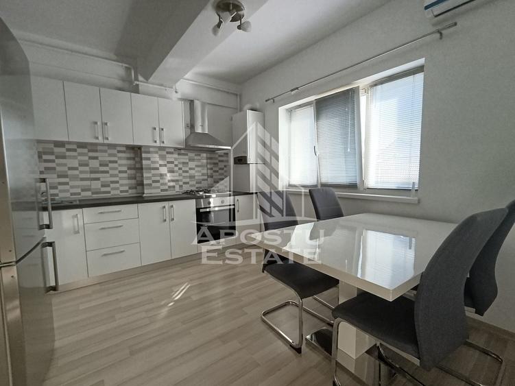 Apartament cu 3 camere semidecomandat, mobilat în Bucovina