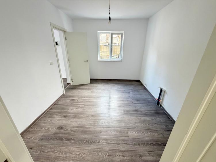 Duplex cu 3 camere cu Canalizare în Apărătorii Patriei