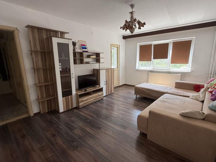 Apartament cu 2 camere decomandat în 1 Mai