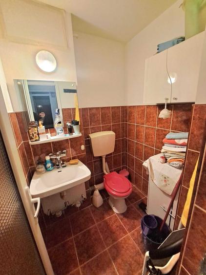 Apartament cu 3 camere decomandat în Intim