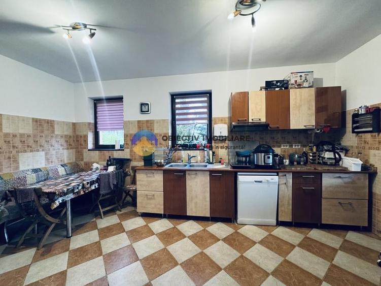 Casă cu 4 camere cu Teren 8807 Mp în Gura Văii
