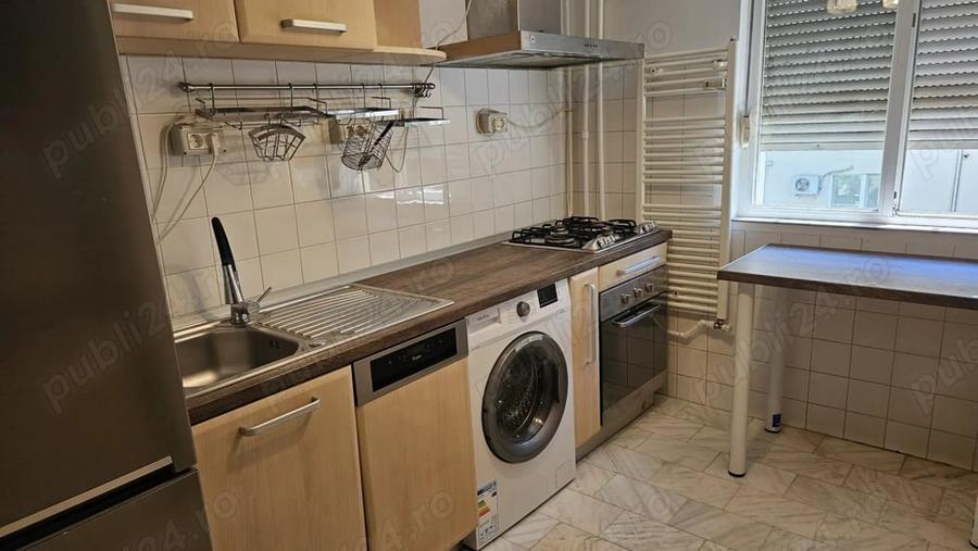 Apartament cu 3 camere semidecomandat în Soarelui