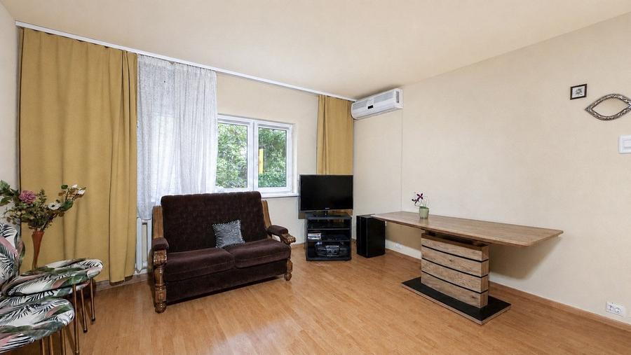 Apartament cu 3 camere decomandat, mobilat în Brâncoveanu