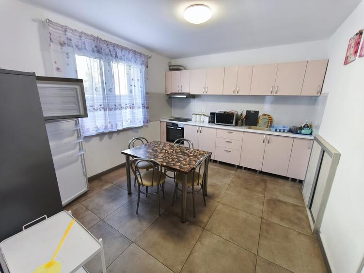 Casă cu 5 camere cu Teren 300 Mp în Mihai Bravu