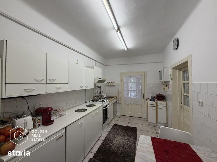 Casă cu 6 camere cu Teren 720 Mp în Grădiște