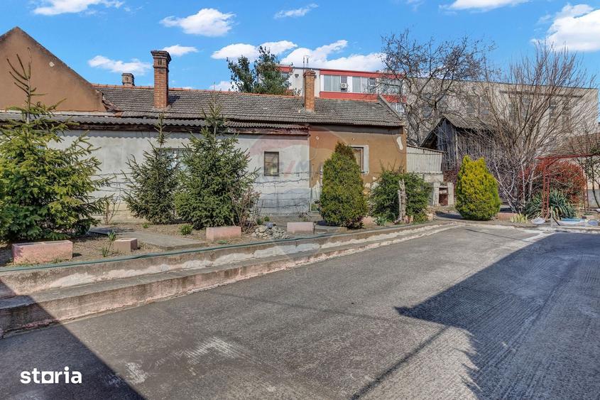 Casă cu 8 camere cu Teren 777 Mp în Ultracentral