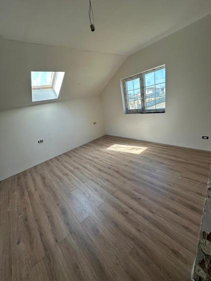Duplex cu 4 camere cu Canalizare în Moșnița Nouă