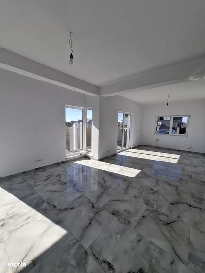 Casă cu 4 camere în Sânandrei