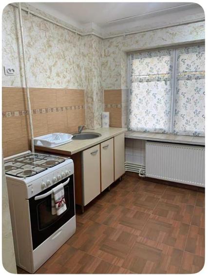 Apartament cu 3 camere semidecomandat, mobilat în Ultracentral