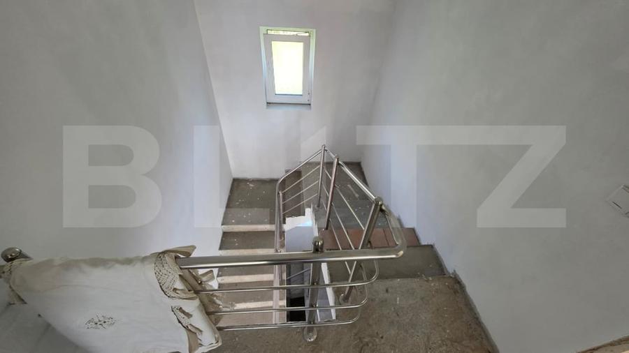 Casă individuală cu 4 camere cu Canalizare în Periferie
