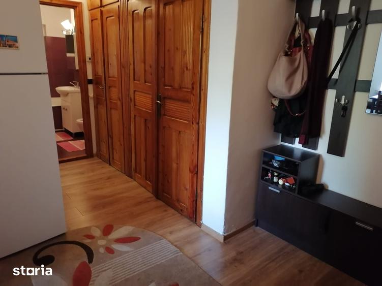 Apartament cu 2 camere decomandat în Rovine