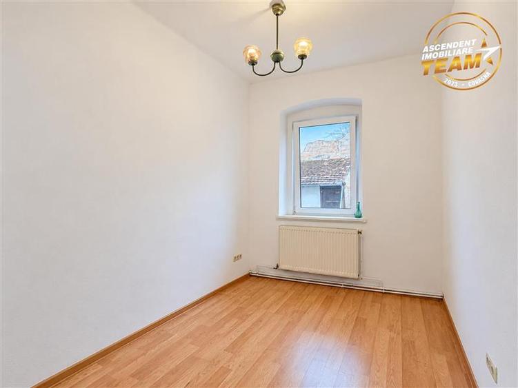 Apartament cu 4 camere decomandat în Central