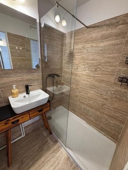 Apartament cu 2 camere decomandat, mobilat în Arcul de Triumf
