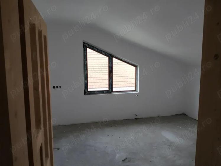 Casă cu 3 camere cu Teren 983 Mp în Peciu Nou