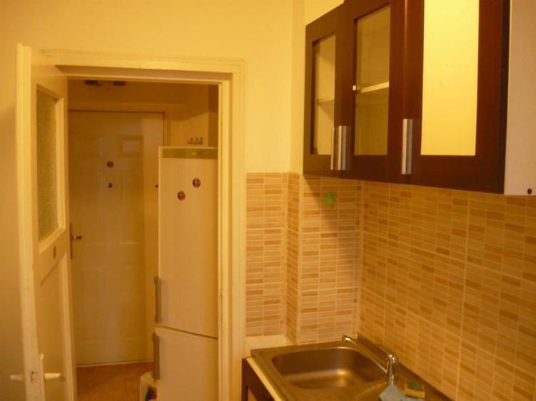 Apartament cu 2 camere semidecomandat în Gara de Nord