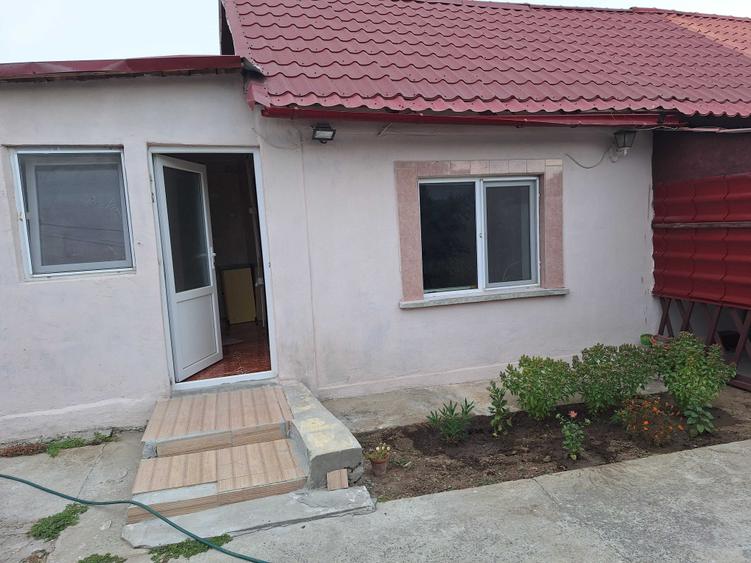 Casă cu 4 camere în Palazu Mare